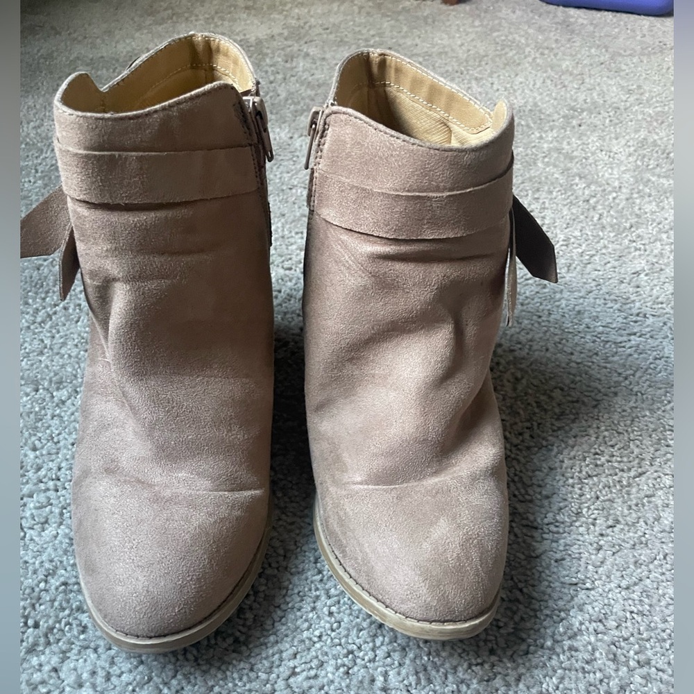 Tan Ankle Boots with bow size 10